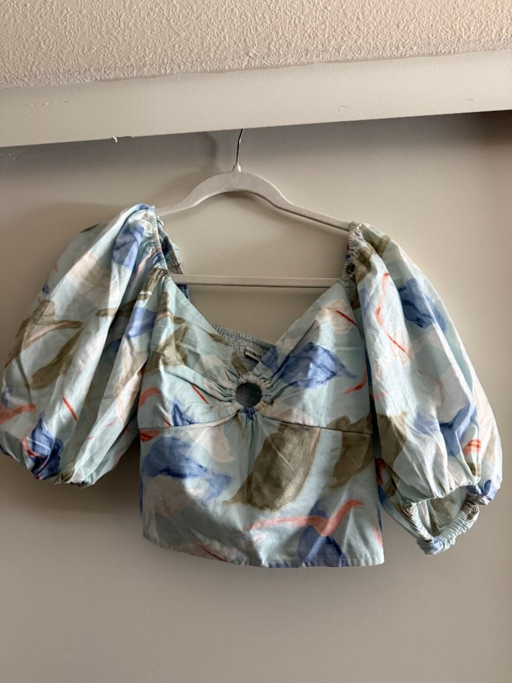 NWOT Abercrombie & Fitch Puff Sleeve Poplin O-Ring Top Printed